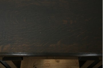 和製アンティーク　ナラ材　幕板下に棚のある珍しいデザインが魅力的な平机　(R-060311)