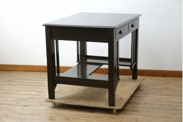 和製アンティーク　ナラ材　幕板下に棚のある珍しいデザインが魅力的な平机　(R-060311)