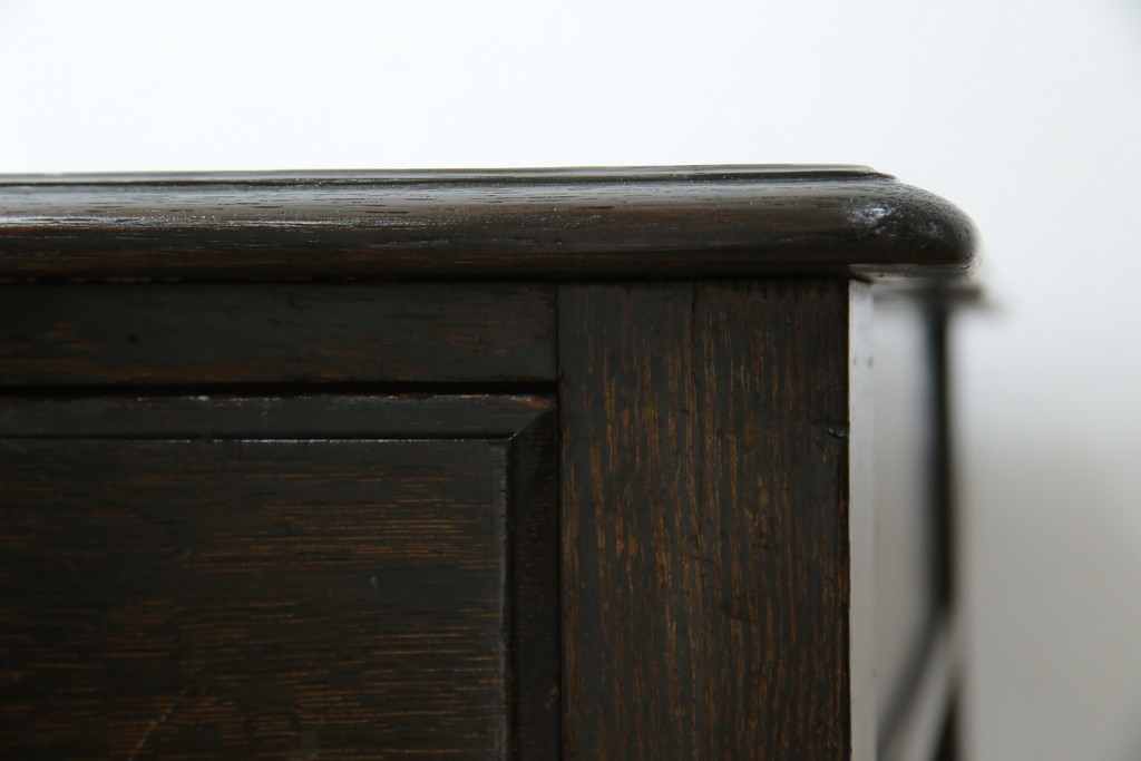 和製アンティーク　ナラ材　幕板下に棚のある珍しいデザインが魅力的な平机　(R-060311)