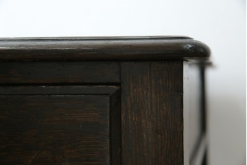 和製アンティーク　ナラ材　幕板下に棚のある珍しいデザインが魅力的な平机　(R-060311)