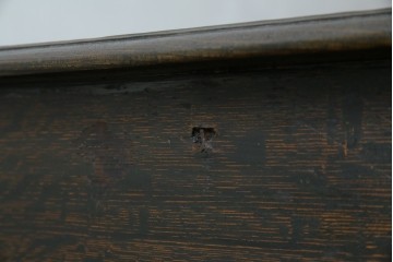 和製アンティーク　ナラ材　幕板下に棚のある珍しいデザインが魅力的な平机　(R-060311)