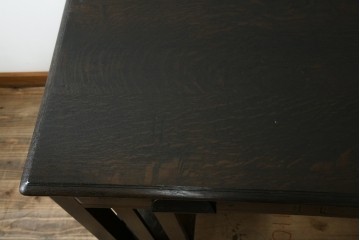 和製アンティーク　ナラ材　幕板下に棚のある珍しいデザインが魅力的な平机　(R-060311)