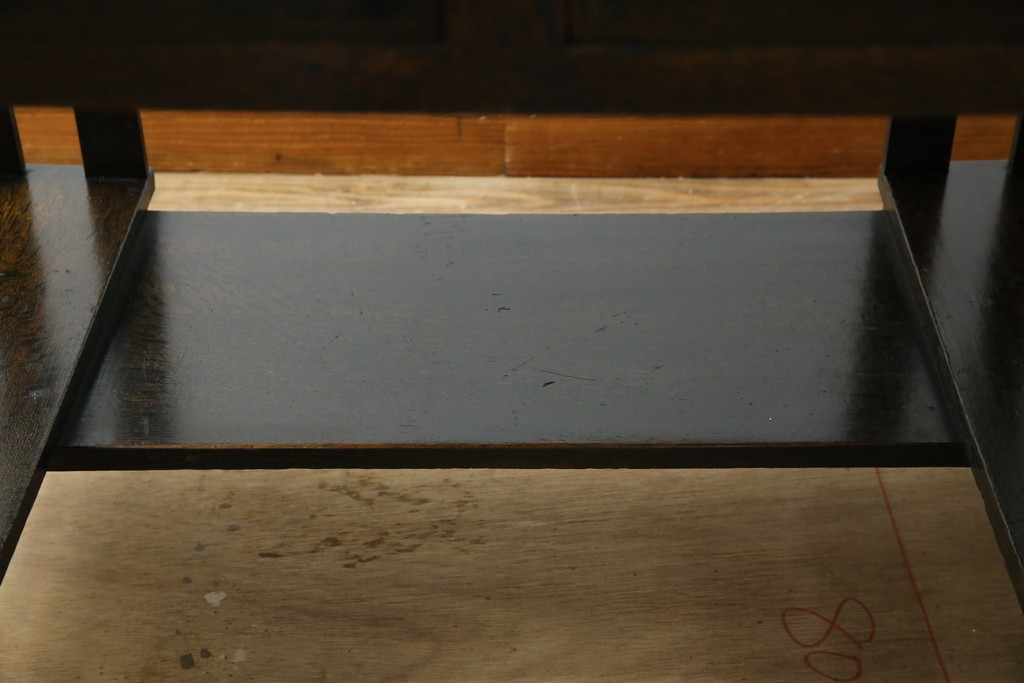 和製アンティーク　ナラ材　幕板下に棚のある珍しいデザインが魅力的な平机　(R-060311)