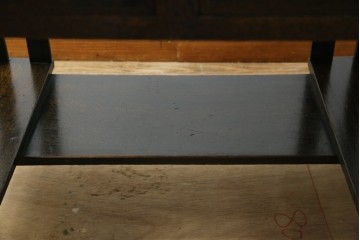 和製アンティーク　ナラ材　幕板下に棚のある珍しいデザインが魅力的な平机　(R-060311)