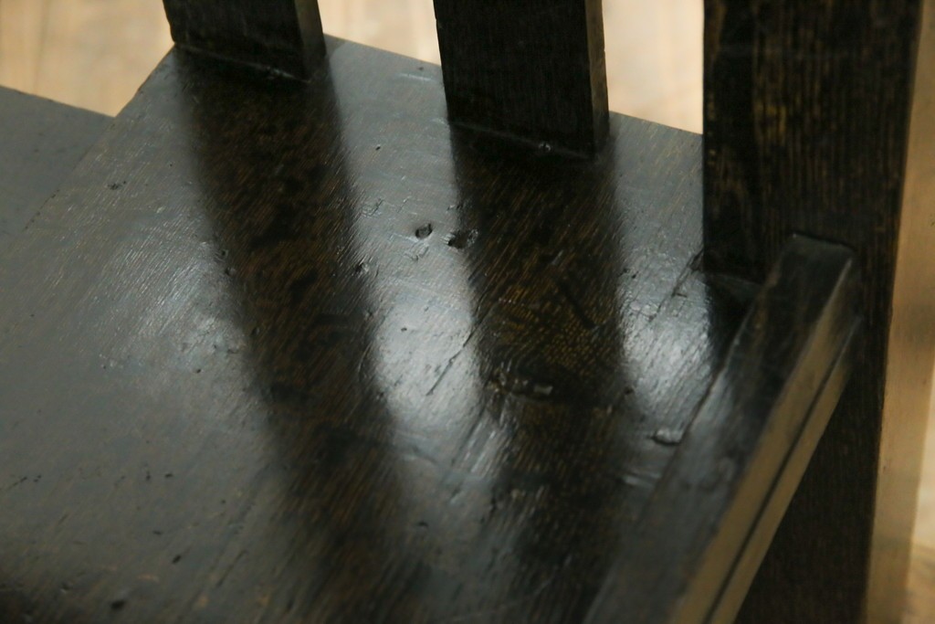 和製アンティーク　ナラ材　幕板下に棚のある珍しいデザインが魅力的な平机　(R-060311)