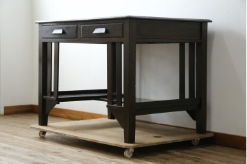 和製アンティーク　ナラ材　幕板下に棚のある珍しいデザインが魅力的な平机　(R-060311)