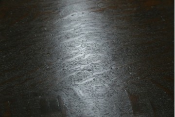 和製アンティーク　ナラ材　幕板下に棚のある珍しいデザインが魅力的な平机　(R-060311)