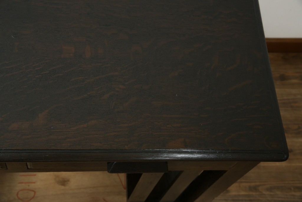 和製アンティーク　ナラ材　幕板下に棚のある珍しいデザインが魅力的な平机　(R-060311)