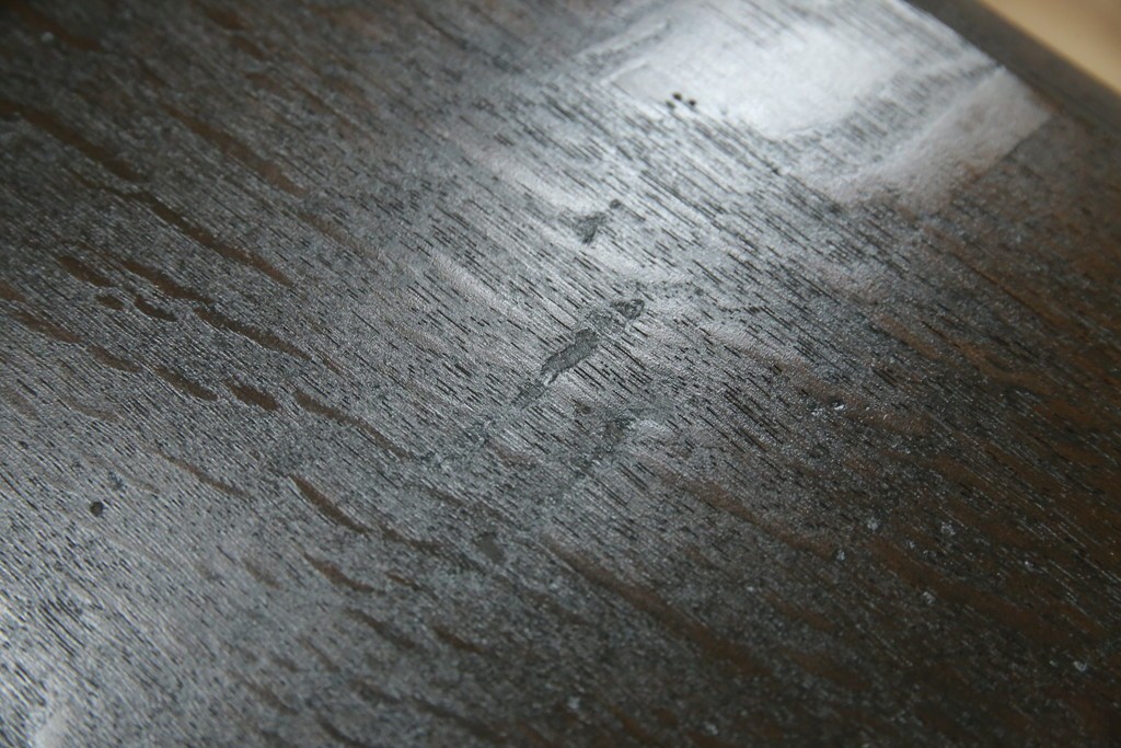 和製アンティーク　ナラ材　幕板下に棚のある珍しいデザインが魅力的な平机　(R-060311)