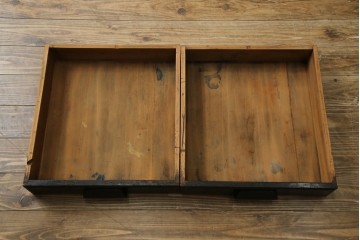 和製アンティーク　ナラ材　幕板下に棚のある珍しいデザインが魅力的な平机　(R-060311)