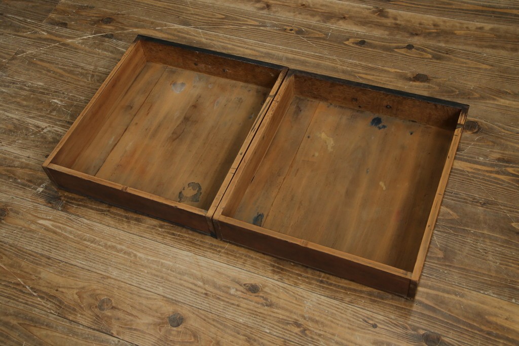 和製アンティーク　ナラ材　幕板下に棚のある珍しいデザインが魅力的な平机　(R-060311)