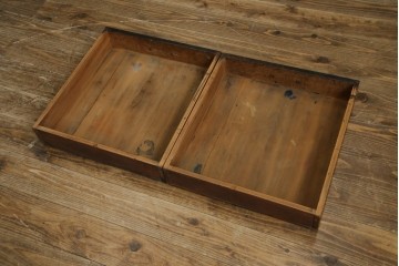 和製アンティーク　ナラ材　幕板下に棚のある珍しいデザインが魅力的な平机　(R-060311)