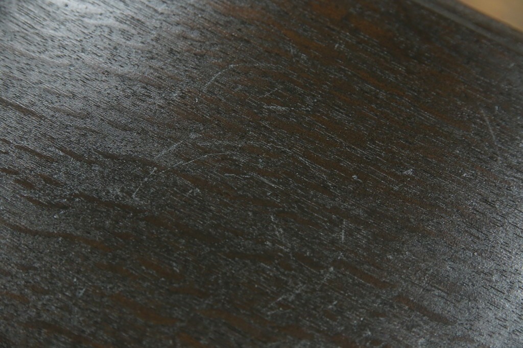 和製アンティーク　ナラ材　幕板下に棚のある珍しいデザインが魅力的な平机　(R-060311)