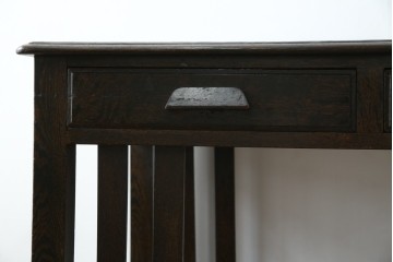 和製アンティーク　ナラ材　幕板下に棚のある珍しいデザインが魅力的な平机　(R-060311)