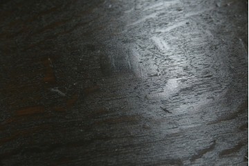 和製アンティーク　ナラ材　幕板下に棚のある珍しいデザインが魅力的な平机　(R-060311)