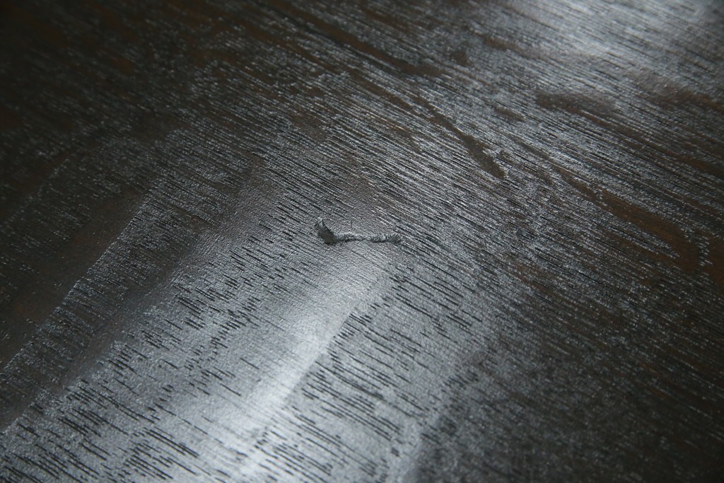 和製アンティーク　ナラ材　幕板下に棚のある珍しいデザインが魅力的な平机　(R-060311)