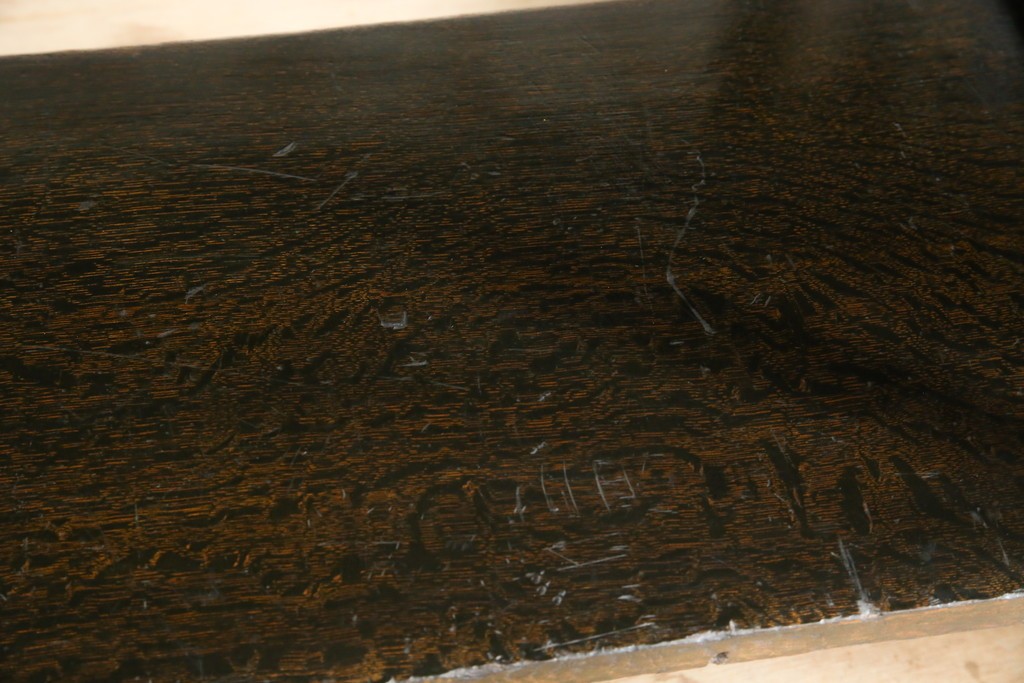 和製アンティーク　ナラ材　幕板下に棚のある珍しいデザインが魅力的な平机　(R-060311)