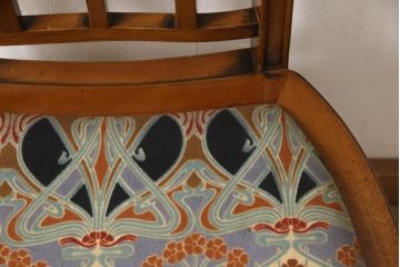 中古　美品　イタリア　ブランド家具　メデア(Medea)　背板の彫刻と華やかなファブリックが印象的なハイバックチェア(椅子、イス、ダイニングチェア)(R-060314)
