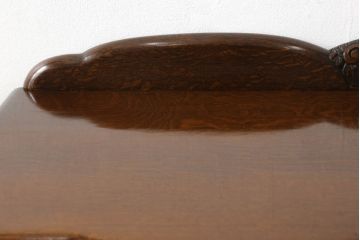 イギリスアンティーク　オーク材　細部まで施された彫刻がエレガントな雰囲気を醸し出すサイドボード(サイドキャビネット、戸棚、収納棚)(R-060319)