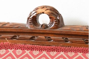 イギリスアンティーク　フレームに施された彫刻がクラシカルな雰囲気を醸し出す2人掛けソファベンチ(セティ、二人掛け、2P)(R-060323)