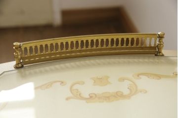 中古　SILIK(シリック)　気品溢れる佇まいが目を引くワゴンテーブル(トロリー、キッチンワゴン、トローリー)(定価約40万円)(R-060329)