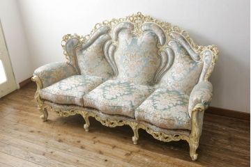 中古　美品　SILIK(シリック)　ロココ調　クラシカルで華やかな佇まいが魅力的な3人掛けソファ(3P、三人掛けソファ)(定価約180万円)(R-060332)