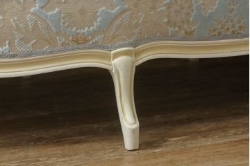 中古　美品　SILIK(シリック)　ロココ調　クラシカルで華やかな佇まいが魅力的な3人掛けソファ(3P、三人掛けソファ)(定価約180万円)(R-060332)