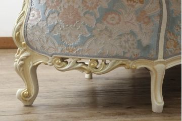中古　美品　SILIK(シリック)　ロココ調　クラシカルで華やかな佇まいが魅力的な3人掛けソファ(3P、三人掛けソファ)(定価約180万円)(R-060332)