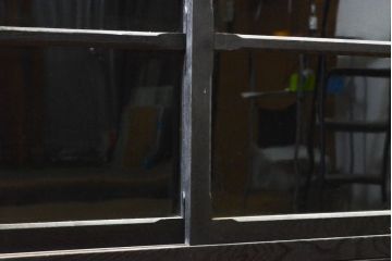 和製アンティーク　黒塗り　ゆらゆらガラスが昭和レトロな雰囲気を醸し出す重ね収納棚(戸棚、食器棚、カップボード、キャビネット)(R-060333)