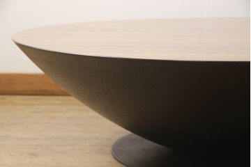 中古　美品　Cassinaixc.(カッシーナイクスシー)　TRIA(トリア)　ローズウッド材　和のテイストも感じられるローテーブル(センターテーブル、ラウンドテーブル、丸テーブル、リビングテーブル)(R-060334)