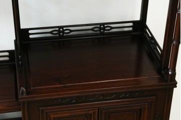 中古　花梨(カリン)材　民芸家具　深みのある色合いが美しい飾り棚　(R-060335)