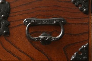 和製民芸家具　ビンテージ　岩谷堂箪笥　珍しい金具が風格を感じさせる小箪笥(ヴィンテージ、チェスト、引き出し)(R-060337)