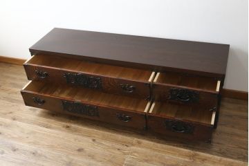 中古　伝統工芸　岩谷堂箪笥　天板リメイク・厚手栗無垢材　重厚かつ上品な佇まいのローチェスト(テレビボード、ローボード、引き出し)(R-060342)