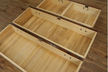 中古　伝統工芸　岩谷堂箪笥　天板リメイク・厚手栗無垢材　重厚かつ上品な佇まいのローチェスト(テレビボード、ローボード、引き出し)(R-060342)