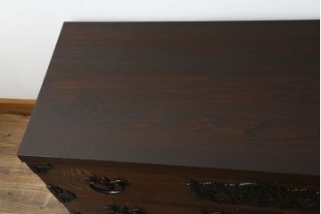 中古　伝統工芸　岩谷堂箪笥　天板リメイク・厚手栗無垢材　重厚かつ上品な佇まいのローチェスト(テレビボード、ローボード、引き出し)(R-060342)