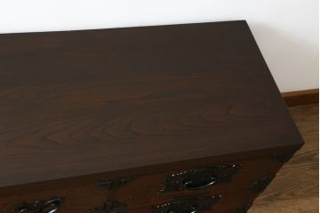 中古　伝統工芸　岩谷堂箪笥　天板リメイク・厚手栗無垢材　重厚かつ上品な佇まいのローチェスト(テレビボード、ローボード、引き出し)(R-060342)