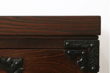 中古　伝統工芸　岩谷堂箪笥　天板リメイク・厚手栗無垢材　重厚かつ上品な佇まいのローチェスト(テレビボード、ローボード、引き出し)(R-060342)