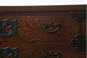 中古　伝統工芸　岩谷堂箪笥　天板リメイク・厚手栗無垢材　重厚かつ上品な佇まいのローチェスト(テレビボード、ローボード、引き出し)(R-060342)