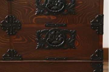 中古　伝統工芸　岩谷堂箪笥　天板リメイク・厚手栗無垢材　重厚かつ上品な佇まいのローチェスト(テレビボード、ローボード、引き出し)(R-060342)