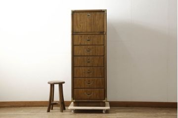 中古　美品　アメリカブランド家具　希少サイズ!!　DREXEL HERITAGE(ドレクセルヘリテイジ)　鏡と作業台がついた機能的な縦型ドレッシングチェスト(サイドチェスト、引き出し、縦型ランジェリーチェスト、ドレッサー)(R-060343)