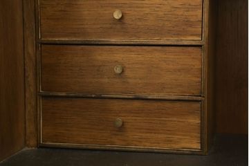 中古　美品　アメリカブランド家具　希少サイズ!!　DREXEL HERITAGE(ドレクセルヘリテイジ)　鏡と作業台がついた機能的な縦型ドレッシングチェスト(サイドチェスト、引き出し、縦型ランジェリーチェスト、ドレッサー)(R-060343)