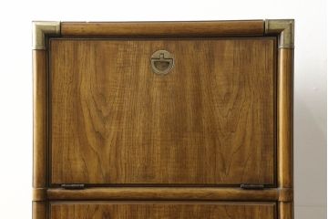 中古　美品　アメリカブランド家具　希少サイズ!!　DREXEL HERITAGE(ドレクセルヘリテイジ)　鏡と作業台がついた機能的な縦型ドレッシングチェスト(サイドチェスト、引き出し、縦型ランジェリーチェスト、ドレッサー)(R-060343)