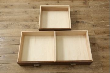 ラフジュ工房オリジナル　古建具リメイク　オリジナル紋様ガラスがレトロな雰囲気を高めるサイドボード(収納棚、戸棚、サイドキャビネット)(R-060346)