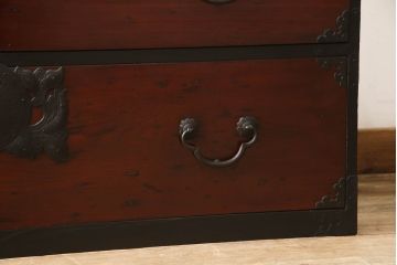 和製アンティーク　前面欅(ケヤキ)材　黒々とした金具が存在感を放つ仙台箪笥ローボード(和タンス、引き出し、衣装箪笥、ローチェスト)(R-060350)