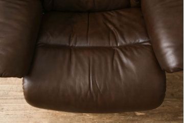 中古　美品　EKORNES(エコーネス)　本革　オットマン付き　ストレスレス レノ クラシック(M)(アームチェア、リクライニングチェア、椅子、一人掛けソファ、1Pソファ)(定価約37万9千円)(R-060352)