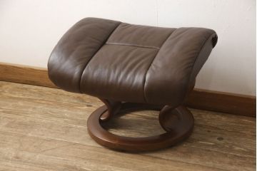 中古　美品　EKORNES(エコーネス)　本革　オットマン付き　ストレスレス レノ クラシック(M)(アームチェア、リクライニングチェア、椅子、一人掛けソファ、1Pソファ)(定価約37万9千円)(R-060352)