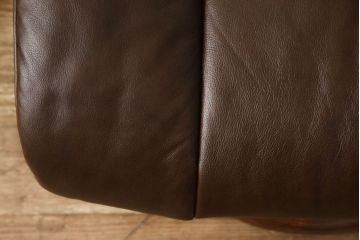 中古　美品　EKORNES(エコーネス)　本革　オットマン付き　ストレスレス レノ クラシック(M)(アームチェア、リクライニングチェア、椅子、一人掛けソファ、1Pソファ)(定価約37万9千円)(R-060352)