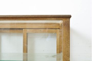 和製アンティーク　コレクションのディスプレイにおすすめ!レトロな雰囲気漂う引き出し付きガラスケース(ショーケース、陳列棚、飾り棚、戸棚、キャビネット、店舗什器)(R-060363)