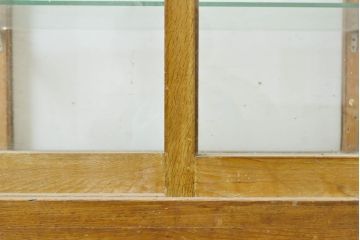 和製アンティーク　コレクションのディスプレイにおすすめ!レトロな雰囲気漂う引き出し付きガラスケース(ショーケース、陳列棚、飾り棚、戸棚、キャビネット、店舗什器)(R-060363)