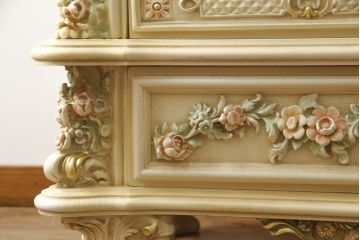 中古　美品　SILIK(シリック)　ロココ調　背面鏡張り　繊細な装飾が魅力!　上品な佇まいのキャビネット(キュリオケース、ガラスケース、ショーケース、飾り棚、陳列棚、食器棚、店舗什器)(定価約130万円)(R-060364)